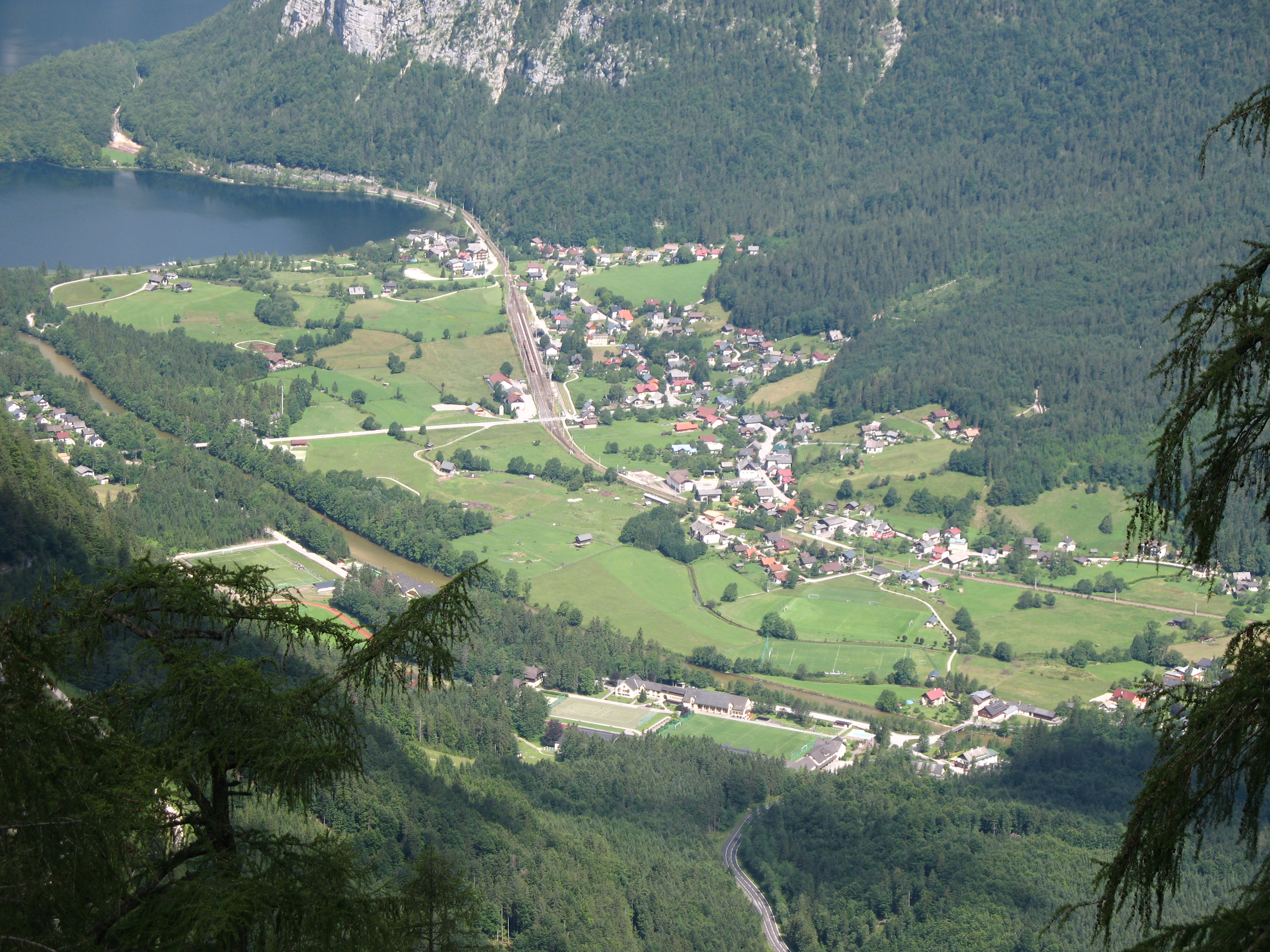 IMG 0900_-_Obertraun_from_Hoher_Dachstein