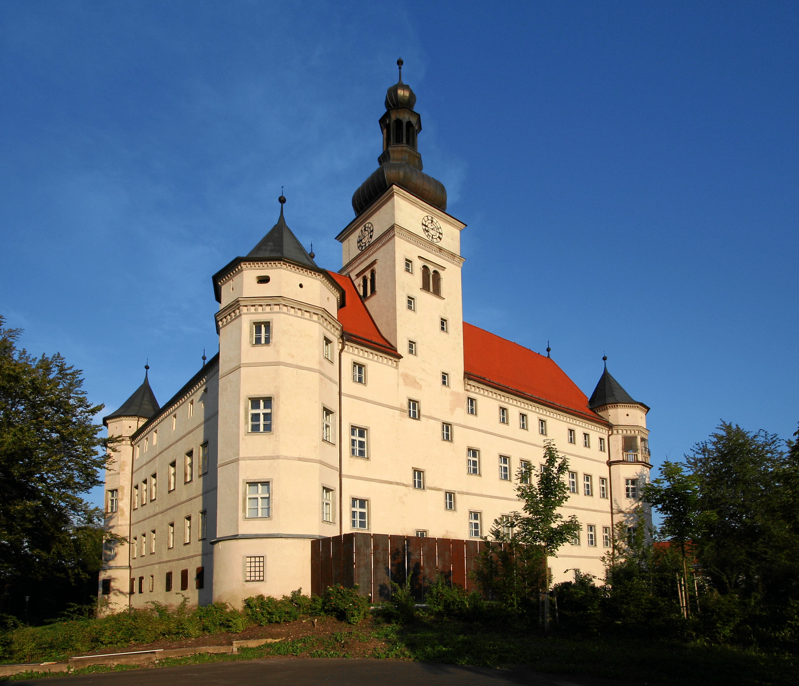 Alkoven Schloss_Hartheim_2005-08-18_3589